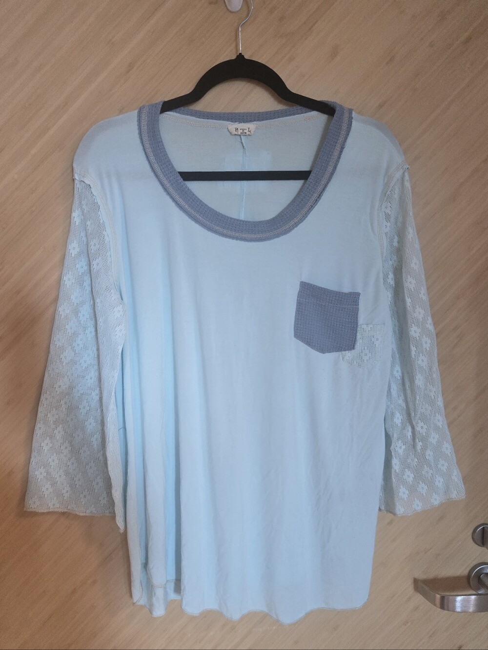 POL Mesh Flutter Sleeve Contrast Top - Boho, Cottagecore. - Picture 2 of 6